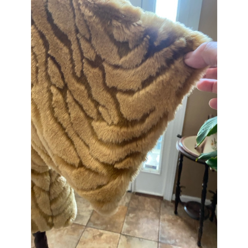 Women's Unbranded Tan reversible Faux Fur Jacket size L - Picture 3 of 6